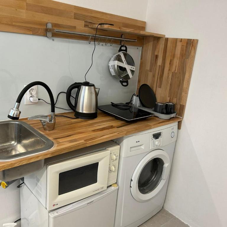 Studio in the center - Apartman sa 1 Spavaćom Sobom - 4