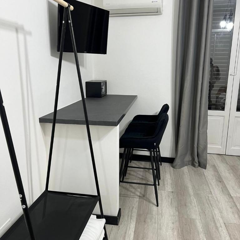 BIBI rooms and suite - King Room - 4