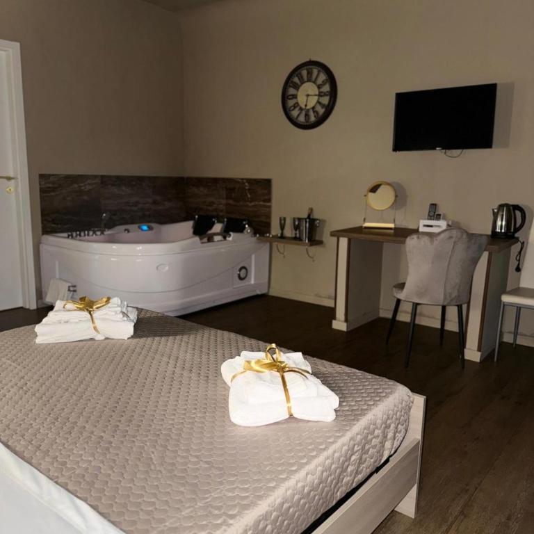 BIBI rooms and suite - King Room with Spa Bath - 10