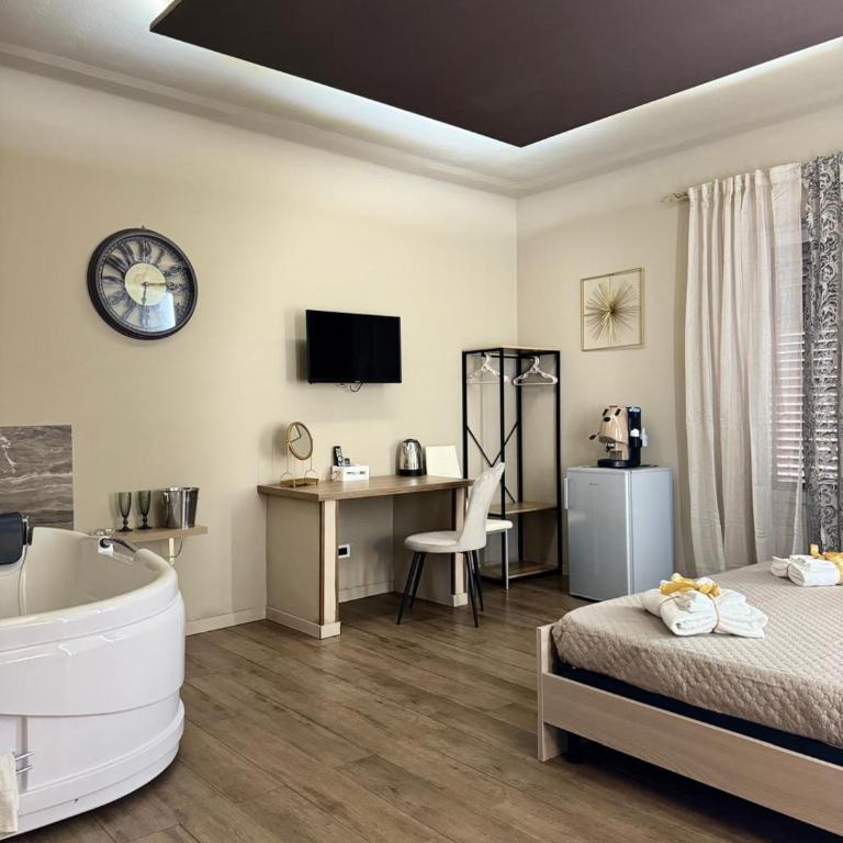 BIBI rooms and suite - King Room with Spa Bath - 2