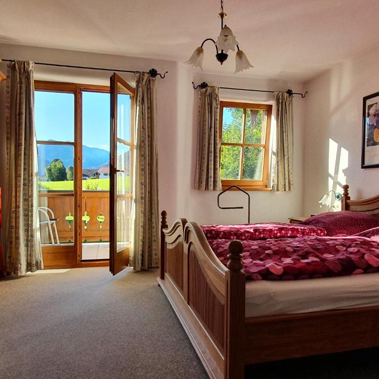 Ferienwohnung Wiesenleiten inkl. Chiemgaukarte - Apartment mit 3 Schlafzimmern - 2