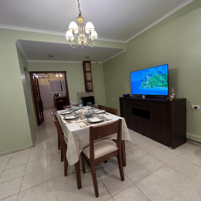 Excelente casa céntrica - Casa de 3 dormitorios - 2