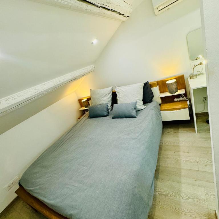 Loft Design Duplex 2 Chambres Terrasse 20 m2 Climatisation momentanément en panne - Apartamento de 2 dormitorios - 3