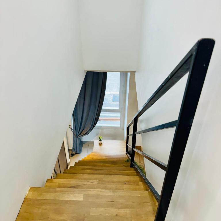 Loft Design Duplex 2 Chambres Terrasse 20 m2 Climatisation momentanément en panne - Apartamento de 2 dormitorios - 7