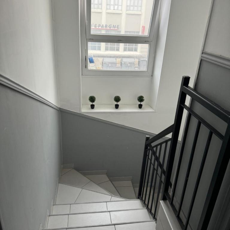 Loft Design Duplex 2 Chambres Terrasse 20 m2 Climatisation momentanément en panne - Apartamento de 2 dormitorios - 12