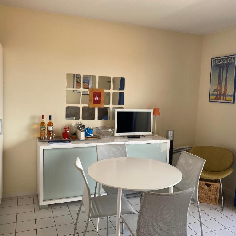 Studio Cabine - Centre Ville, Proche Plage et Casino, Parking Sécurisé, Balcon et Équipements Complets - FR-1-319-495 - Appartamento - 17