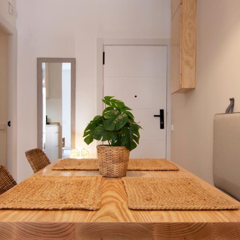 Stay U-nique Apartment Comte Güell - Two-Bedroom Apartment with Balcony - 5