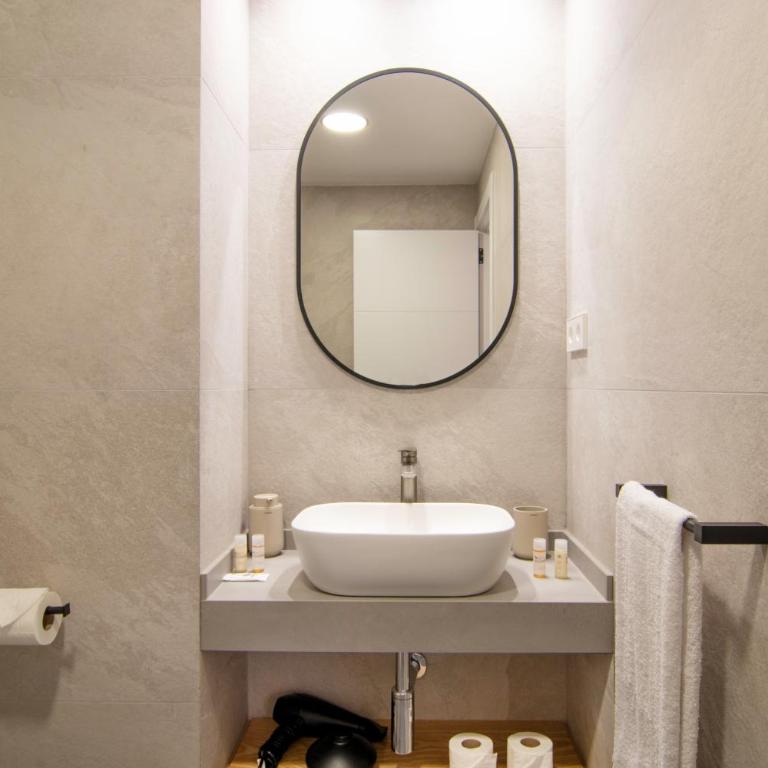Stay U-nique Apartment Comte Güell - Two-Bedroom Apartment with Balcony - 7