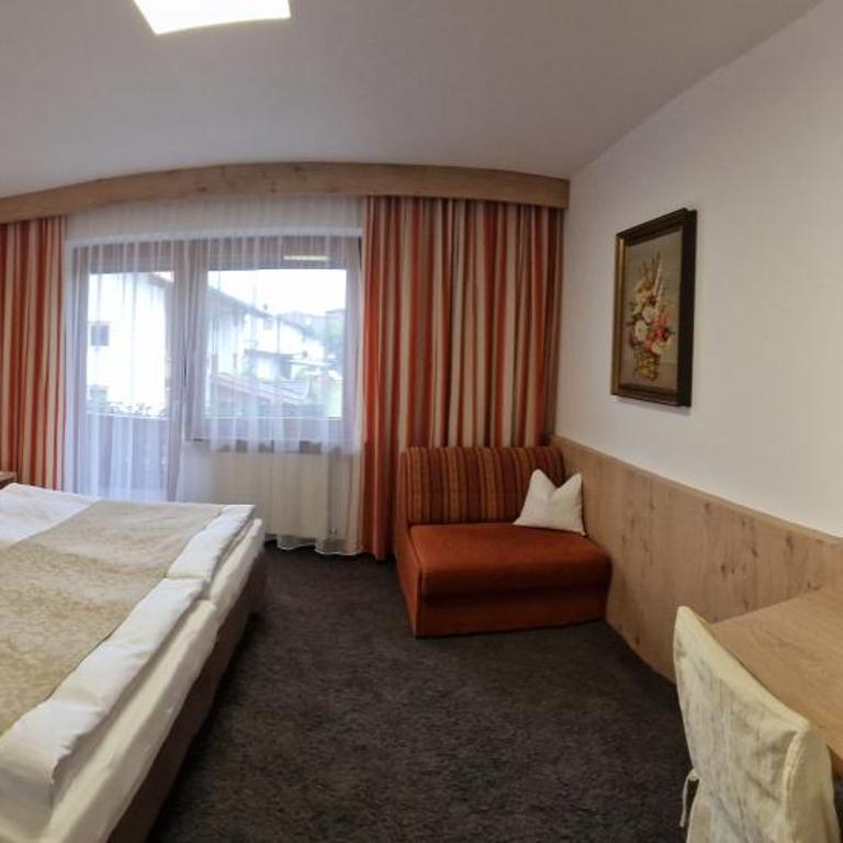 Gästehaus Burgi - Basic Dreibettzimmer - 2