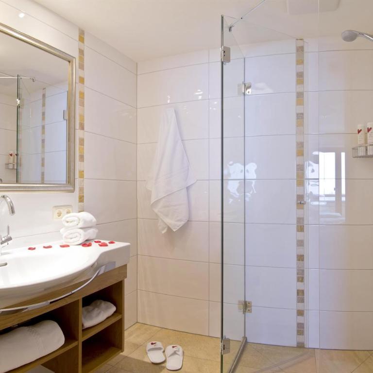 Hotel Garni Bavaria - Doppelzimmer mit Dusche - 2