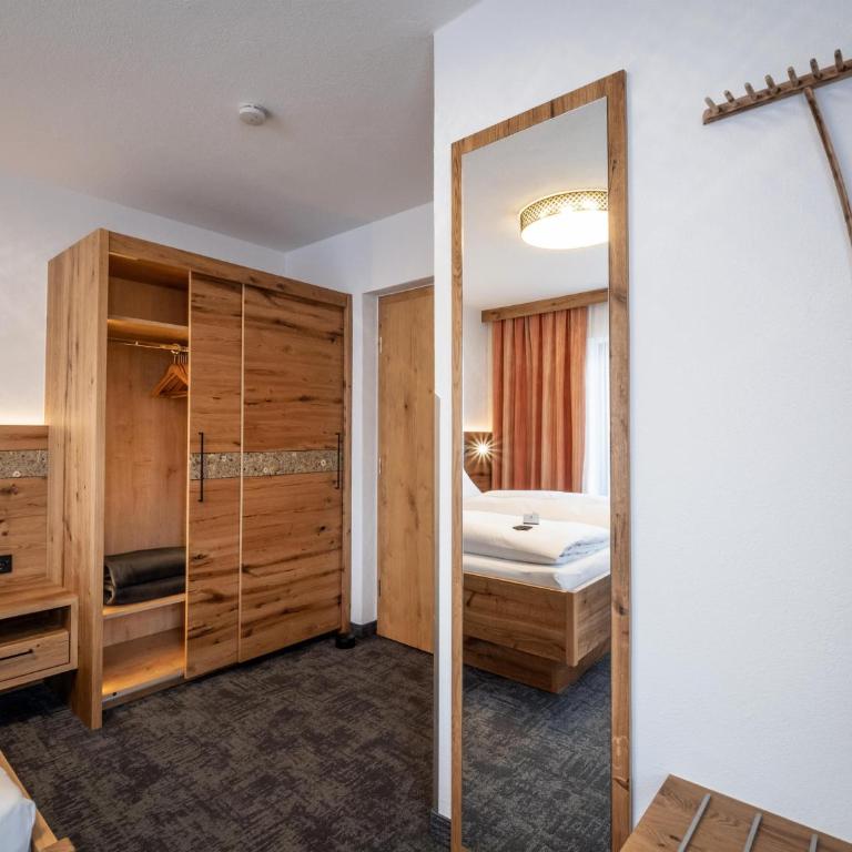 Adelsbergers Bergland - Economy Doppelzimmer mit Dusche - 2
