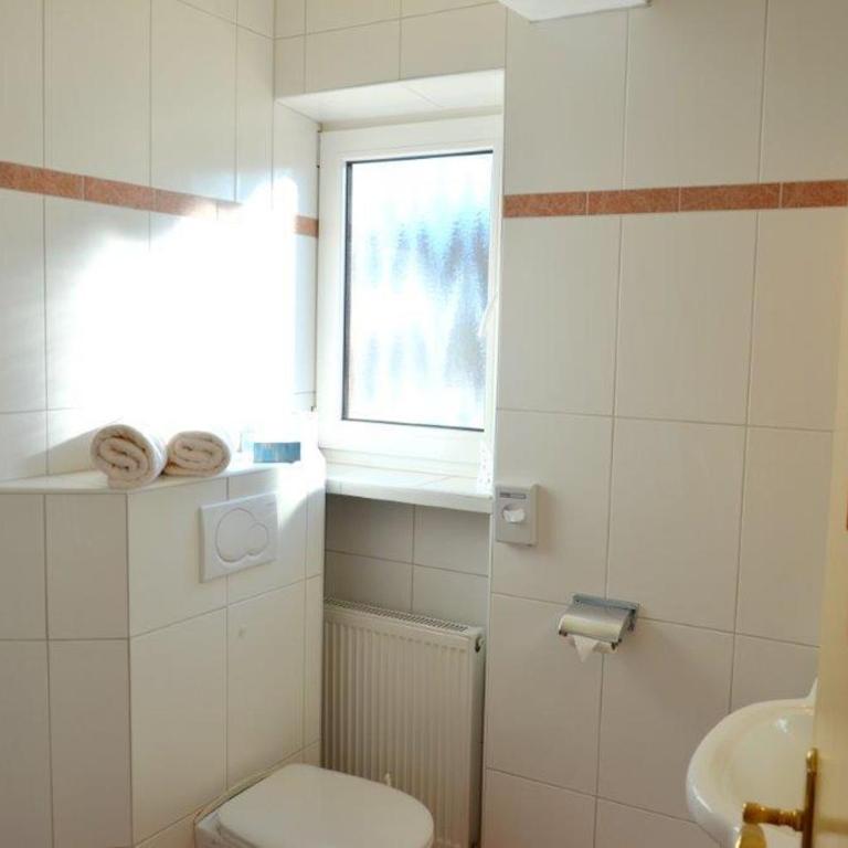 Adelsbergers Bergland - Economy Doppelzimmer mit Dusche - 4