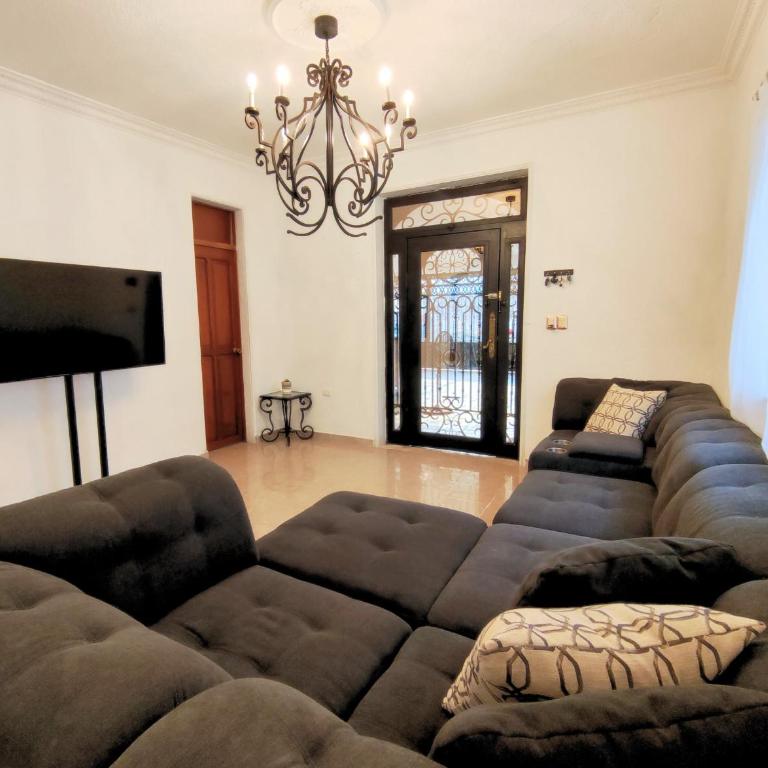 Colonial Villa in Merida Centro 4BR 3BA Private Pool Near Paseo de Montejo - Villa with Private Pool - 3