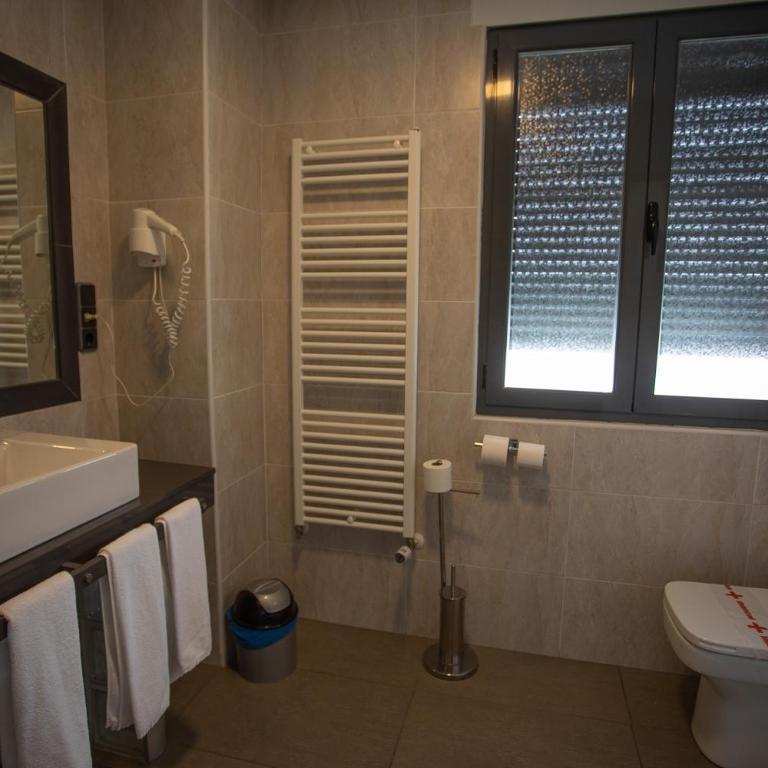 Hotel LB Villa De Cuenca - Habitación Triple - 9