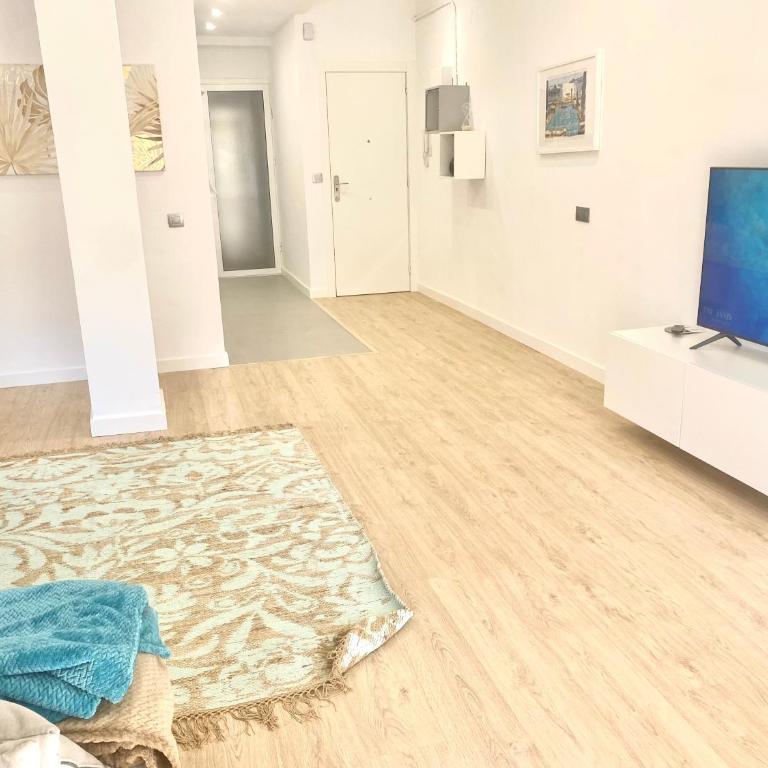 Barcelona Chic Apartments- Free Parking - 10 min BCN center by metro - Two-Bedroom Apartment - 21