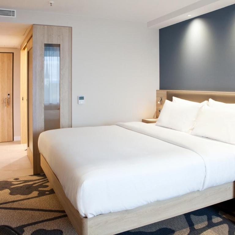 Hampton By Hilton Munich City Center East - Zimmer mit Queensize-Bett und Schlafsofa - 4