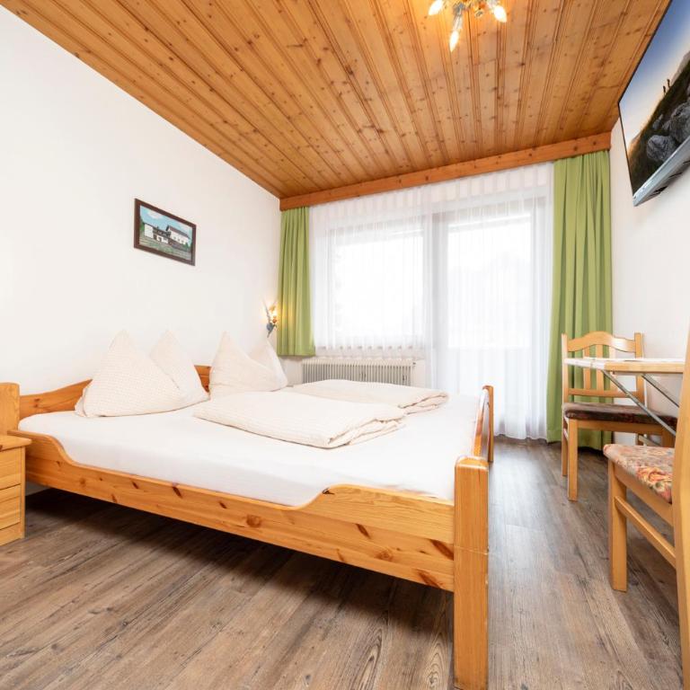 Gasthof Pension Knapp - Doppelzimmer mit Balkon - 2