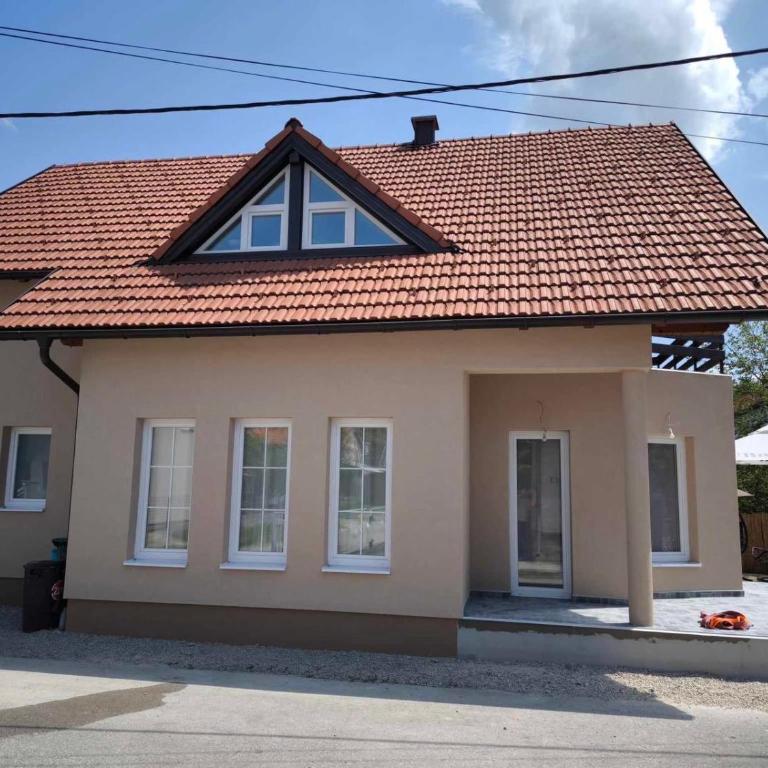Una - Three-Bedroom House - 5