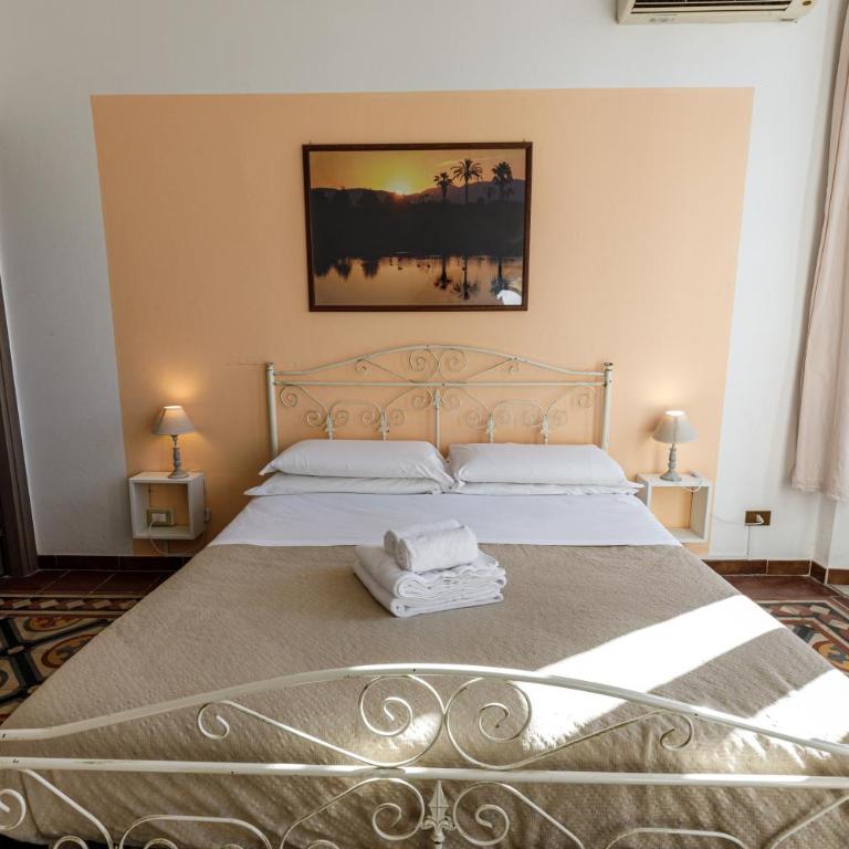 Onlyrooms III - Real City Center - Camera Matrimoniale con Bagno Privato - 4