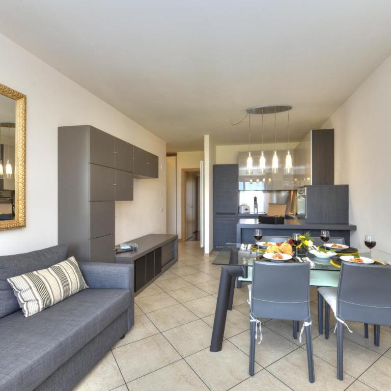 Co2 apartment in Residence Vistalago with 5 pools DesenzanoLoft Official Partner Homes & Villas by Marriott Bonvoy - Appartamento con Vista Piscina - 12