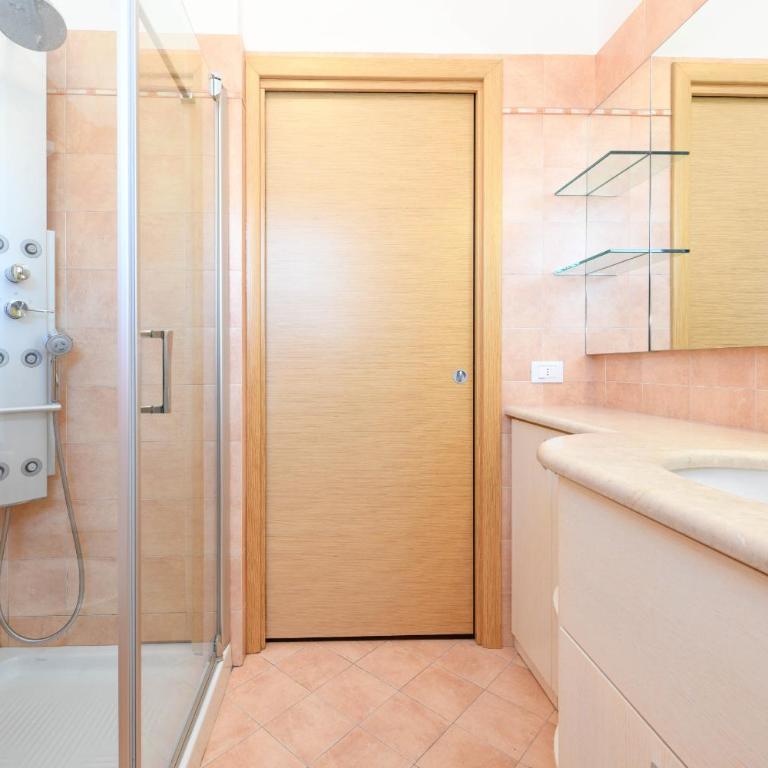 Co2 apartment in Residence Vistalago with 5 pools DesenzanoLoft Official Partner Homes & Villas by Marriott Bonvoy - Appartamento con Vista Piscina - 16