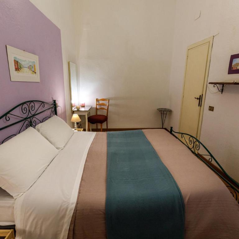 Onlyrooms III - Real City Center - Camera Matrimoniale con Bagno Privato - 3