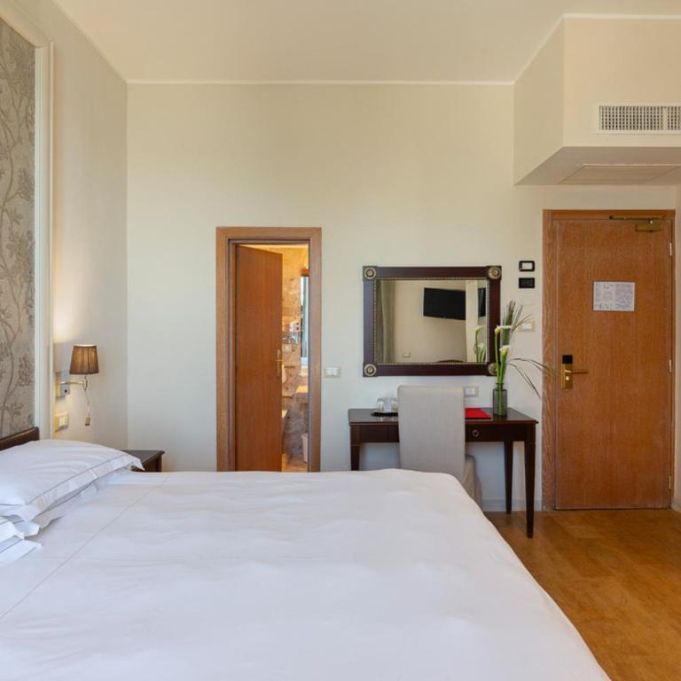LVG Hotel Collection - Grand Hotel Mediterranee - Camera Matrimoniale Deluxe con Vista Mare - 1°-2° Piano - 2