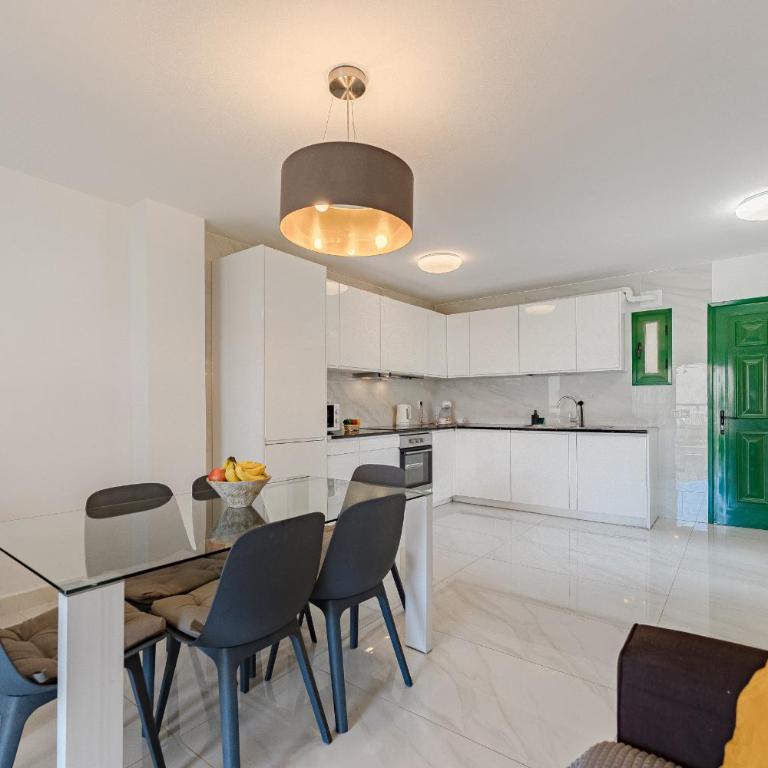 Mareverde Sunshine Home - Two-Bedroom Apartment - 13