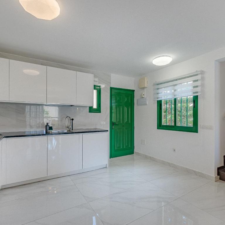 Mareverde Sunshine Home - Two-Bedroom Apartment - 25