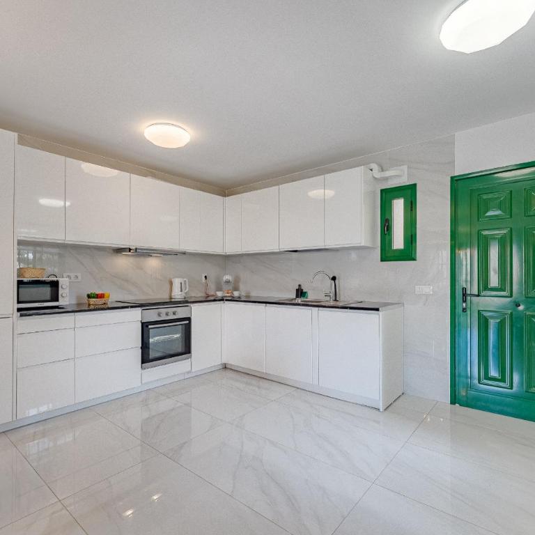 Mareverde Sunshine Home - Two-Bedroom Apartment - 9