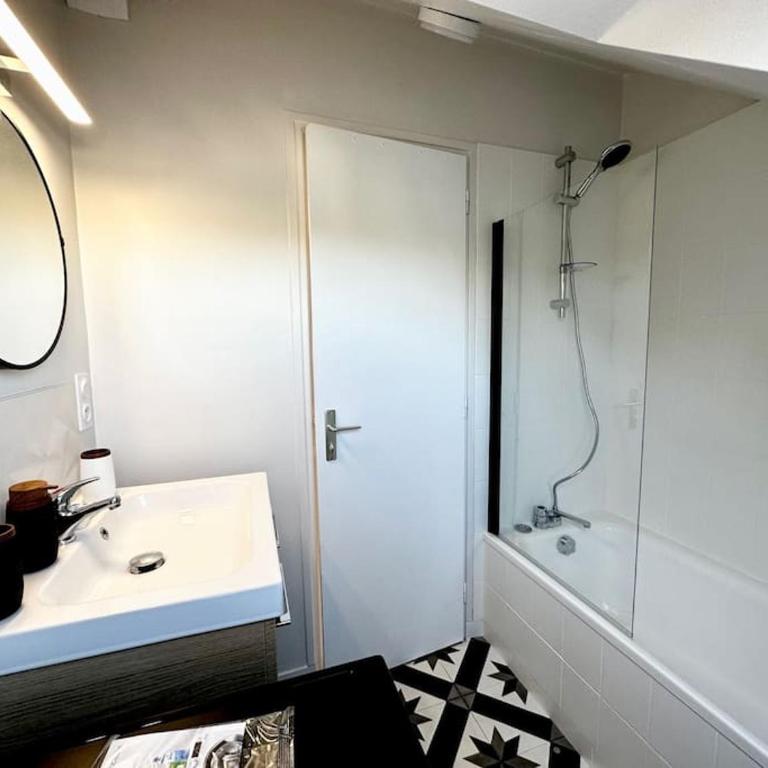 T5 lumineux - balcon - parking - linge inclus - Appartement - 14