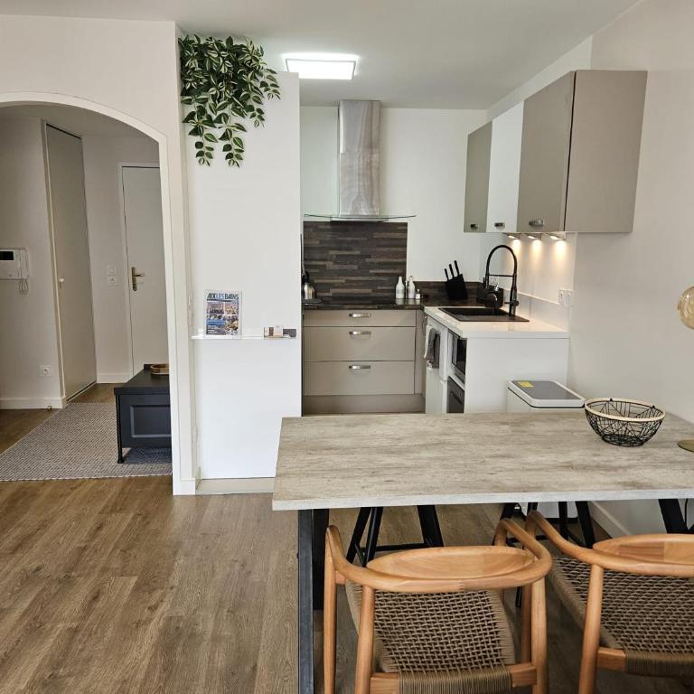 Le Petit Port - Appartement 4 étoiles - standing, vue lac, calme, piscine - Apartment mit 1 Schlafzimmer - 5