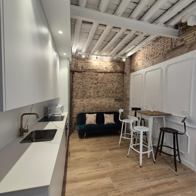 Hermosos Apartamentos en pleno Centro - Two-Bedroom Apartment - 16