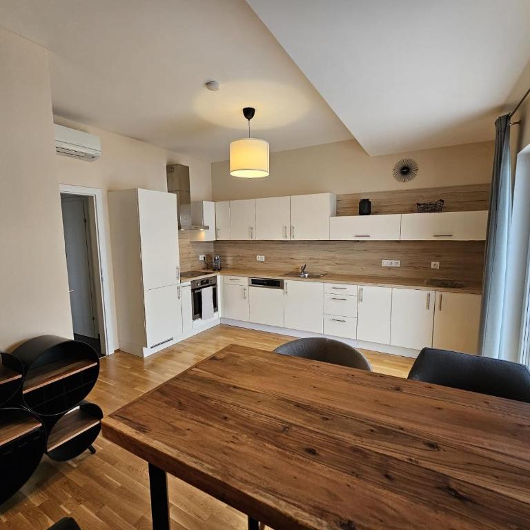 Apartment Leibnitz im Zentrum nahe am Bahnhof und der Südsteirischen Weinstrasse - Apartment mit 2 Schlafzimmern und Balkon - 2