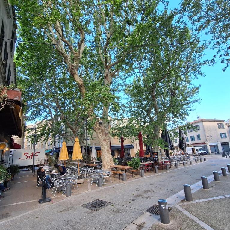 La Garriguette - 4 ch, 8 personnes - Centre Arles idéal groupe ou famille - climatisé et au calme - Appartamento con 3 Camere da Letto - 31