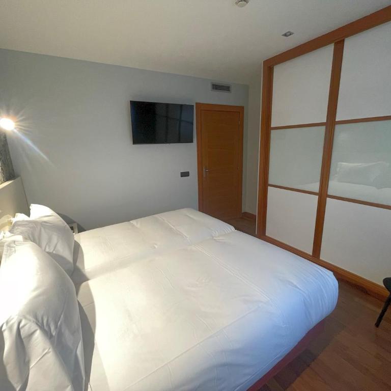 Hotel Apartamentos San Fermín Pamplona - Twin Room - 8