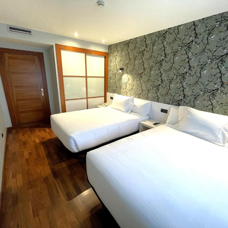 Hotel Apartamentos San Fermín Pamplona - Family Room - 17