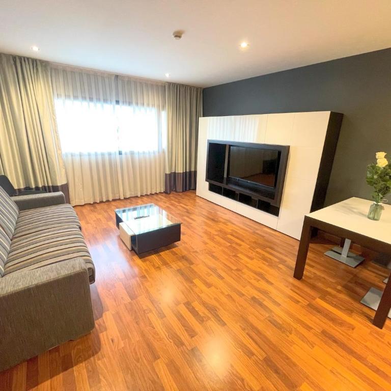 Hotel Apartamentos San Fermín Pamplona - Twin Room - 9
