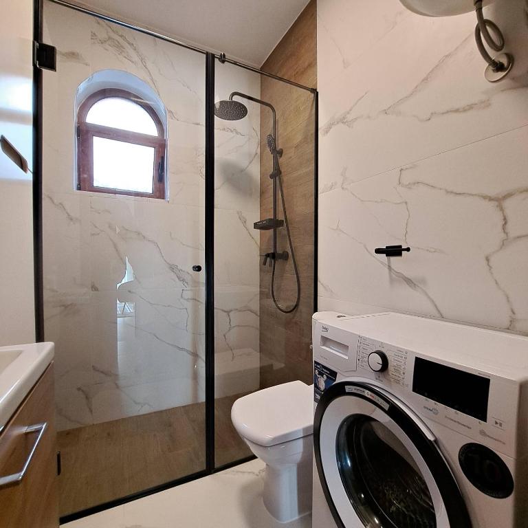 Bubi - Two-Bedroom Apartment - 12