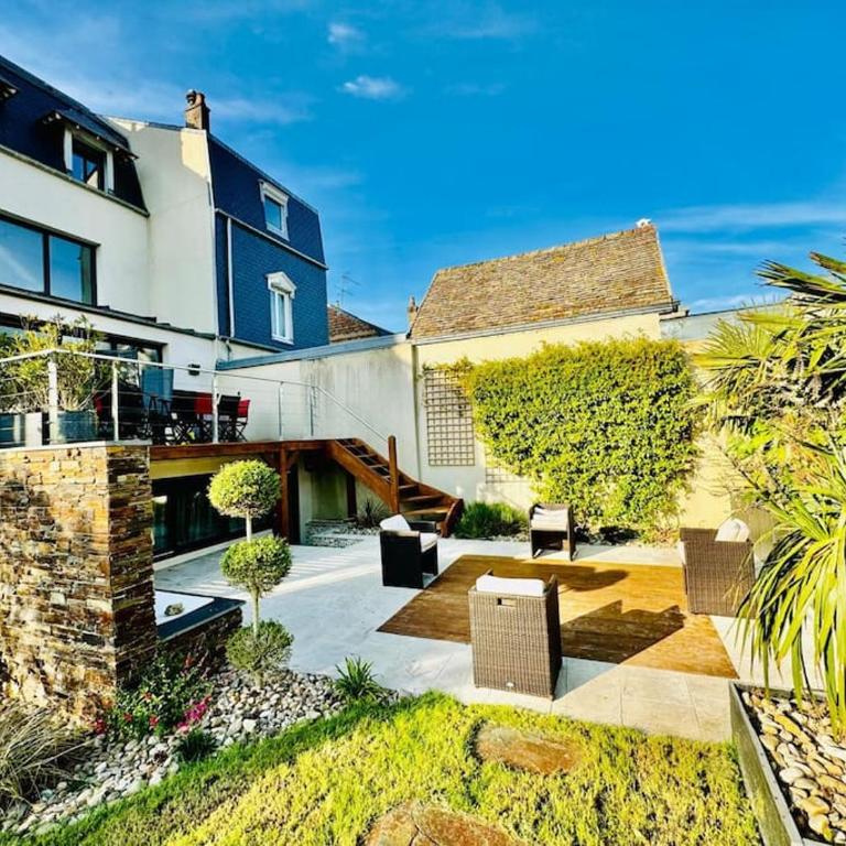 MAISON 4 CHAMBRES,JARDIN ET TERRASSE, proche mer,casino et place Morny - Villa - 1
