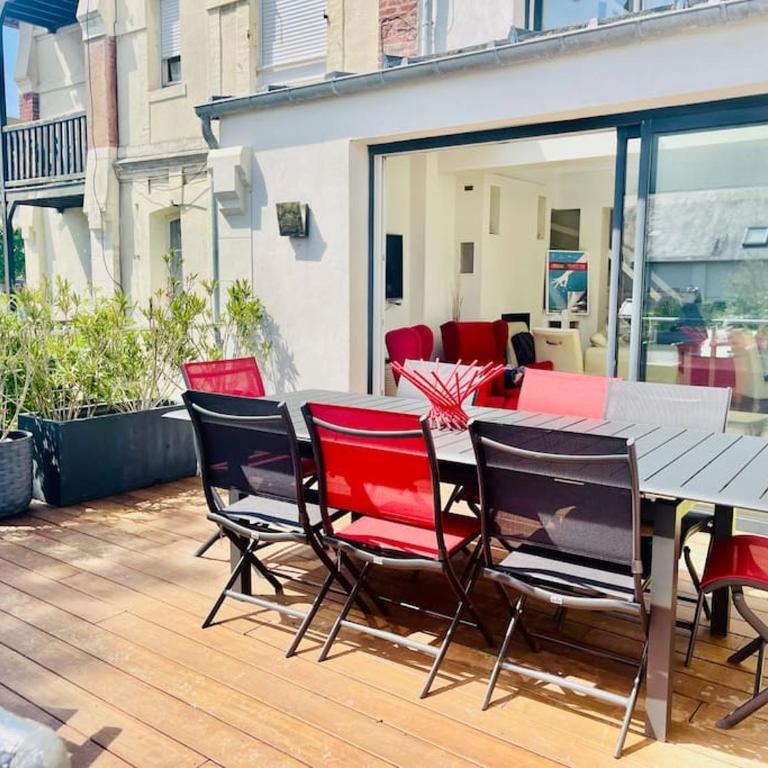 MAISON 4 CHAMBRES,JARDIN ET TERRASSE, proche mer,casino et place Morny - Villa - 4