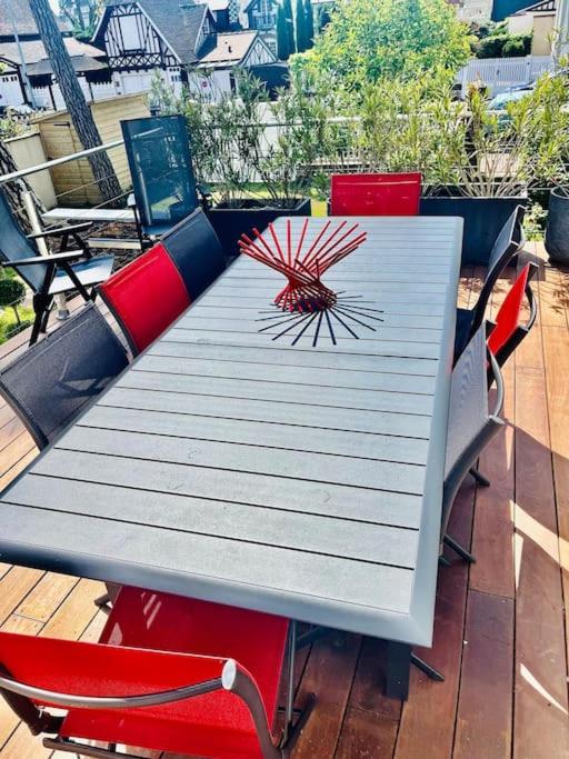 MAISON 4 CHAMBRES,JARDIN ET TERRASSE, proche mer,casino et place Morny - Villa - 7
