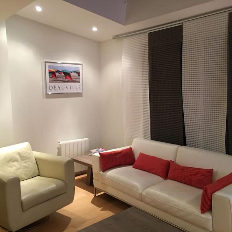 MAISON 4 CHAMBRES,JARDIN ET TERRASSE, proche mer,casino et place Morny - Villa - 13