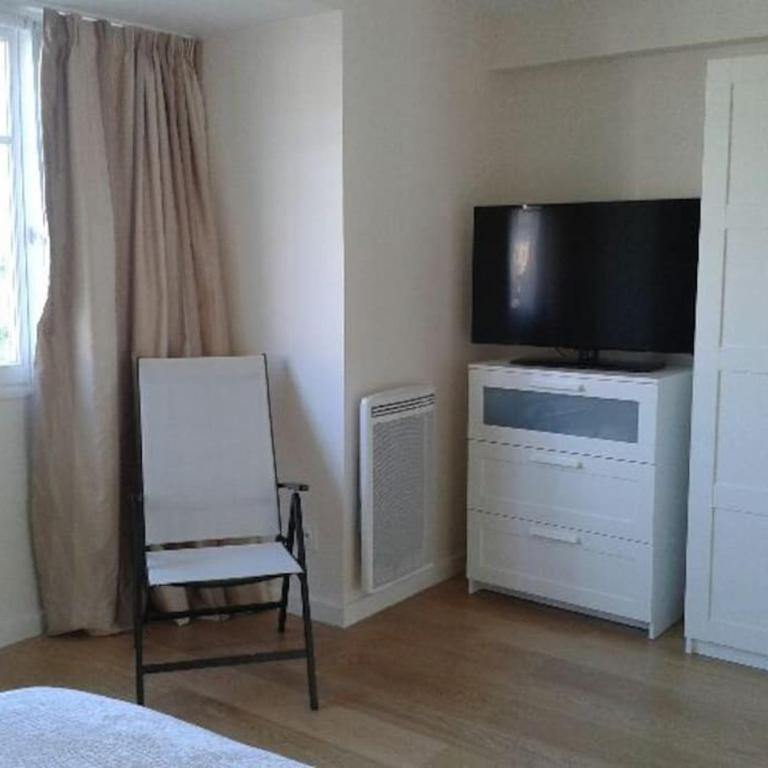 MAISON 4 CHAMBRES,JARDIN ET TERRASSE, proche mer,casino et place Morny - Villa - 20