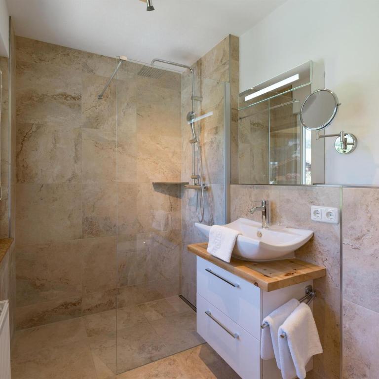 Adelsbergers Bergland - Superior Doppelzimmer mit Dusche - 3