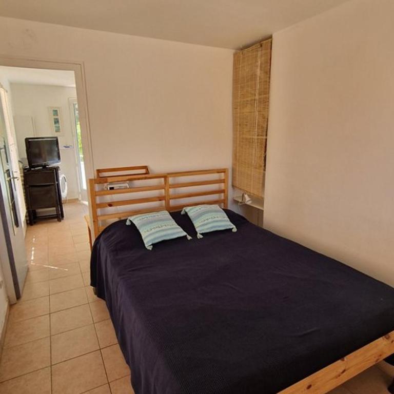 Appartement Hyères : 2 pièces, jardin privé, proche plage et port, WIFI, parking - FR-1-335-161 - Apartment - 6