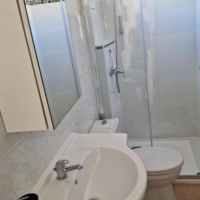 Appartement Hyères : 2 pièces, jardin privé, proche plage et port, WIFI, parking - FR-1-335-161 - Apartment - 7