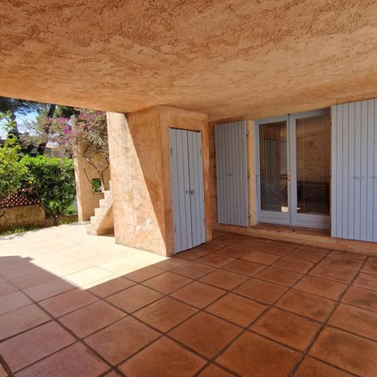 Appartement Hyères : 2 pièces, jardin privé, proche plage et port, WIFI, parking - FR-1-335-161 - Apartment - 8
