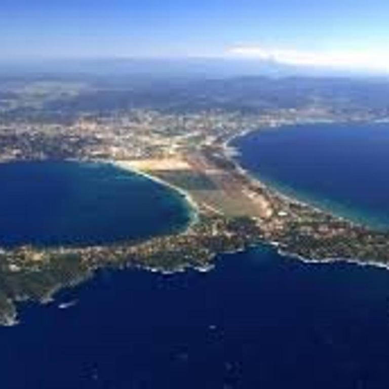 Appartement Hyères : 2 pièces, jardin privé, proche plage et port, WIFI, parking - FR-1-335-161 - Apartment - 11