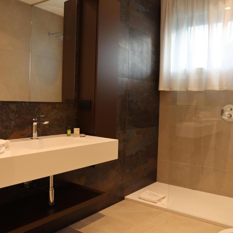 Midum LuxuryApartments con giardino - Appartamento con 1 Camera da Letto, Balcone e Vista Montagna - 18
